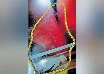 മൂന്നരപ്പവനും ‘തങ്കലിപി’യിലുള്ളൊരു കത്തും;തിരികെ ലഭിച്ചത് 21 വർഷങ്ങൾക്കുശേഷം