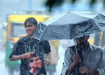 മാഡം ഇപ്പോഴാണോ ഉണർന്നത്’… താമസിച്ചെത്തിയ മഴ അവധി, തലസ്ഥാനത്ത് കലക്ടർക്കെതിരെ രക്ഷിതാക്കളുടെ രോഷം