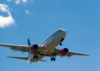 വിമാനത്തിനടിയിൽ ഒളിച്ച് അഫ്ഗാൻ ബാലൻ ഇന്ത്യയിൽ; ഒന്നര മണിക്കൂർ സാഹസികയാത്ര; 13 വയസ്സുകാരൻ സുരക്ഷിതൻ