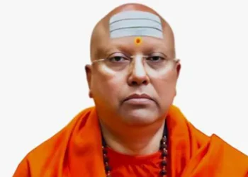 അശ്ലീല സന്ദേശം, ശാരീരിക ബന്ധത്തിന് നിർബന്ധിച്ചു, വ്യാജ എംബസി നമ്പർ പ്ലേറ്റ്; സ്വാമി ചൈതന്യാനന്ദ സരസ്വതിക്കെതിരെ പരാതി