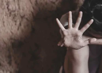 വർഷങ്ങൾ നീണ്ട വൈരാഗ്യം, പതിനെട്ടാം ജന്മദിനത്തിന് തലേദിവസം അരുംകൊലപാതകം; പിതാവും മകനും അറസ്റ്റിൽ