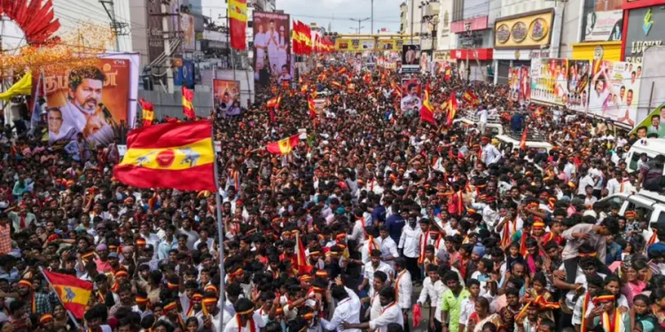 വൻ ദുരന്തം;വിജയ്‌യുടെ റാലിയിൽ തിക്കും തിരക്കും, 32 മരണം