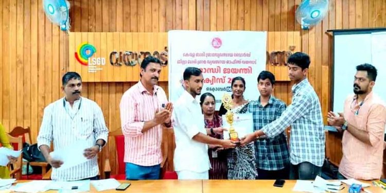 ഗാന്ധി ക്വിസ്; ജിഎച്ച്എസ്എസ് പെരിക്കല്ലൂർ ഒന്നാം സ്ഥാനം നേടി