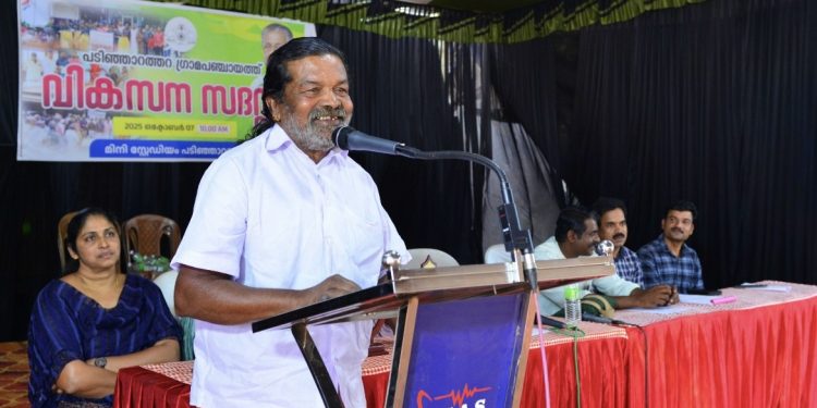 ചെറുവയല്‍ രാമനെ ആദരിച്ച് പടിഞ്ഞാറത്തറ ഗ്രാമപഞ്ചായത്ത് ഭരണസമിതി