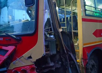 കെ എസ് ആർ ടി സി ബസ്സ്‌ പാലത്തിന്റെ സംരക്ഷണ ഭിത്തിയിൽ ഇടിച്ചു അപകടം