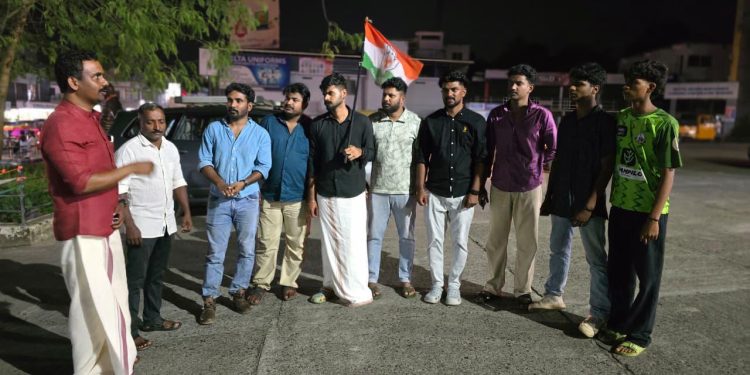 യൂത്ത് കോൺഗ്രസ്‌ മുട്ടിൽ ടൗണിൽ പ്രതിഷേധ പ്രകടനം നടത്തി
