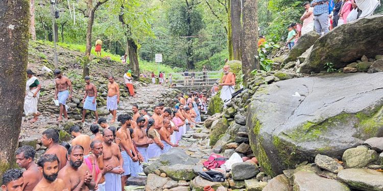 തുലാംവാവുബലി; തിരുനെല്ലിയിൽ ആയിരങ്ങളെത്തി