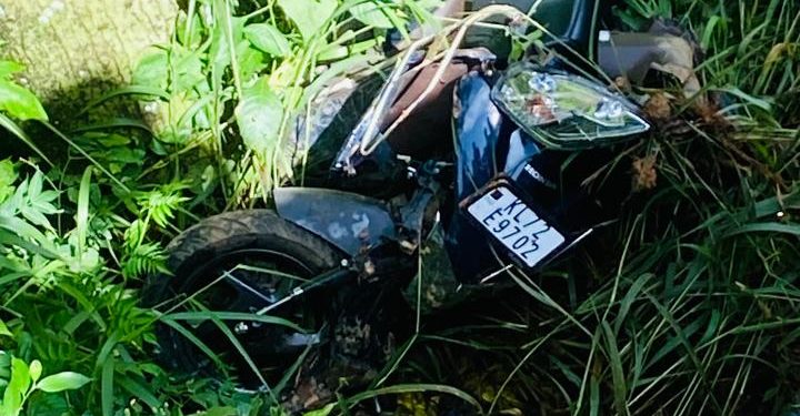 തോണിച്ചാലിൽ കാറും സ്കൂട്ടറും കൂട്ടിയിടിച്ച് യുവാവിന് പരിക്ക്