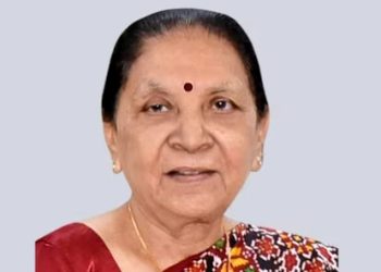 ‘ലിവ് ഇൻ റിലേഷൻഷിപ്പുകൾ ട്രെൻഡ്; അതിൽ നിന്ന് വിട്ടുനിൽക്കണം, അല്ലെങ്കിൽ 50 കഷ്ണങ്ങൾ ആയേക്കാം…’