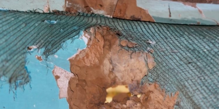 ഇടിമിന്നലേറ്റ് വീടിന് കേടുപാട് സംഭവിച്ചു