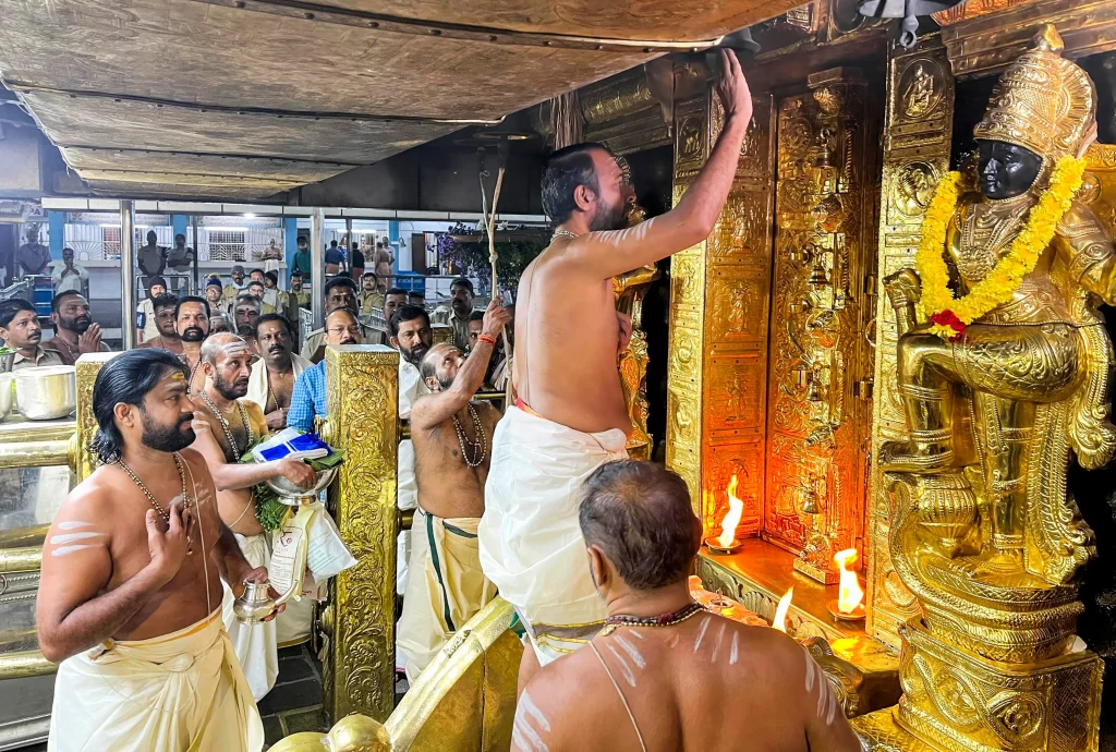 ക്ഷേത്രങ്ങളിലെ സ്വര്‍ണവും മറ്റും ഇനി ആരുതൊട്ടാലും പിടിവീഴും; ‘ഡിജിറ്റല്‍ പൂട്ട്’ ഒരുങ്ങി