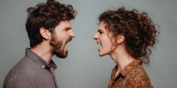 സംശയാലുവായ ഭര്‍ത്താവ് വിവാഹജീവിതം നരകമാക്കും, ഭാര്യയുടെ ആത്മാഭിമാനം നശിപ്പിക്കും; ഹൈക്കോടതി