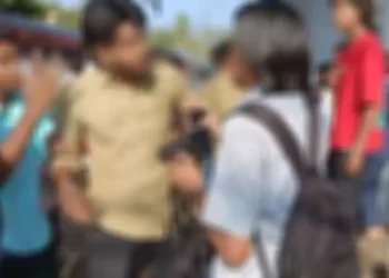 കോഴിക്കോട് നടുറോഡിൽ ഏറ്റുമുട്ടി ബസ് ജീവനക്കാരും വിദ്യാർഥികളും