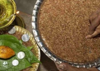 ഇന്ന് വിജയദശമി; ആദ്യാക്ഷരമെഴുതി അറിവിന്റെ ലോകത്തേക്ക് കുരുന്നുകള്‍