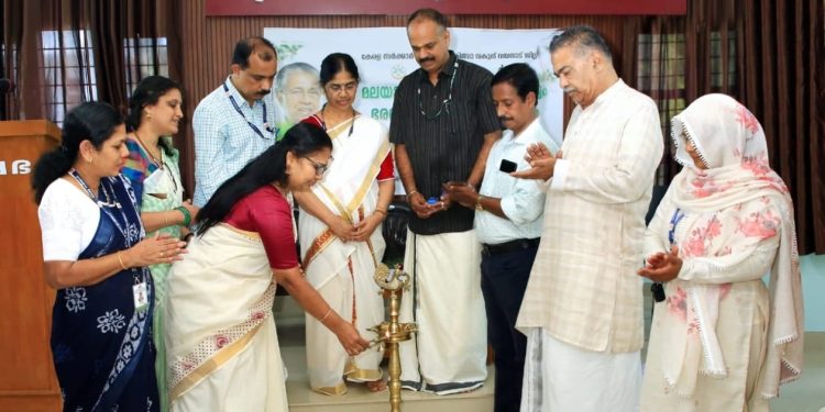 ഭാരതീയ ചികിത്സ വകുപ്പും പത്മപ്രഭ പൊതു ഗ്രന്ഥാലയവും സംയുക്തമായി മലയാള ദിനാചരണ വും ഔദ്യോഗിക ഭാഷ വാരാചരണവും സംഘടിപ്പിച്ചു