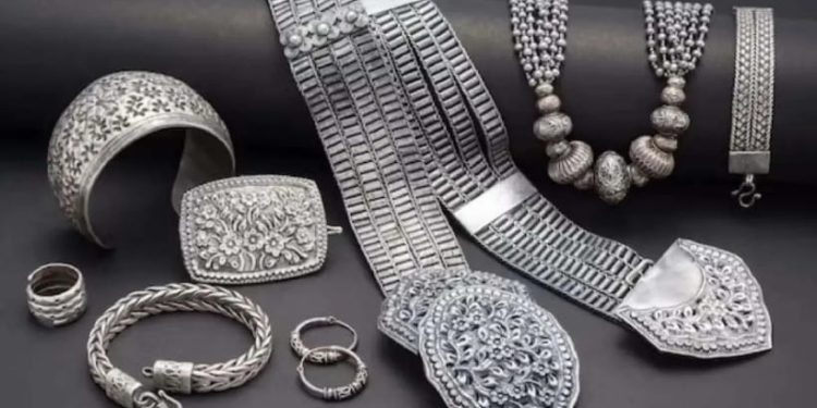 വെള്ളി ആഭരണങ്ങൾ പണയം വെച്ചും വായ്പയെടുക്കാം; ആർബിഐയുടെ പുതിയ മാർഗ്ഗനിർദ്ദേശങ്ങൾ അറിയാം