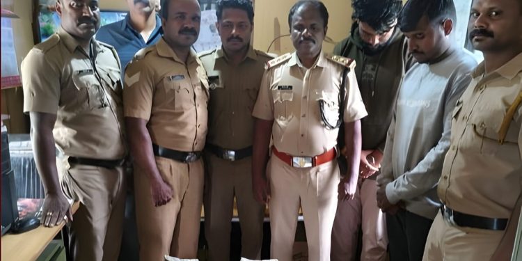 തോൽപ്പെട്ടി എക്സൈസ് ചെക്ക് പോസ്റ്റിൽ വൻ കുഴൽപ്പണ വേട്ട; 87 ലക്ഷം രൂപ പിടികൂടി