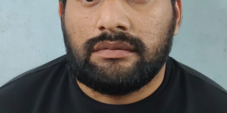 വ്യാജ ട്രേഡിങ്:ലാഭം നൽകാമെന്ന് വാഗ്ദാനം നൽകി ലക്ഷങ്ങൾ തട്ടിയ കേസിൽ നിയമ വിദ്യാർത്ഥി പിടിയിൽ