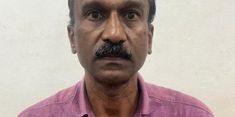 വീടുപണിക്ക് ലോണ്‍ ശരിയാക്കി നല്‍കാമെന്ന് വിശ്വസിപ്പിച്ച് ഉരുള്‍പൊട്ടല്‍ ദുരന്തബാധിതയില്‍ നിന്ന് ലക്ഷങ്ങള്‍ തട്ടിയയാള്‍ അറസ്റ്റില്‍