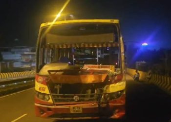 ബത്തേരിയിലേക്ക് വരികയായിരുന്ന കെഎസ്ആർടിസി ബസ് തൃശൂരിൽ അപകടത്തിൽപ്പെട്ടു; 12 പേർക്ക്  പരിക്ക്