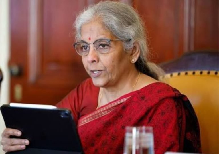 പൊതുമേഖലാ ബാങ്ക് ലയന നീക്കം സ്ഥിരീകരിച്ച് നിർമല സീതാരാമൻ; ഇനി ഈ 3 ബാങ്കുകൾ മാത്രം?