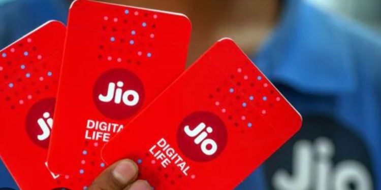 മൊബൈൽ റീചാർജ് ഇനി പൊള്ളും; നിരക്ക് വർധനക്കൊരുങ്ങി കമ്പനികൾ