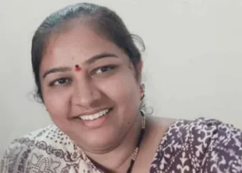 സര്‍ക്കാര്‍ ഉദ്യോഗസ്ഥയെ നടുറോഡില്‍ വെട്ടിക്കൊന്നു; ഭർത്താവിനെ കൊന്നതും അതേ സംഘം