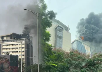 കോഴിക്കോട് ബേബി മെമ്മോറിയൽ ആശുപത്രിയിൽ തീപിടിത്തം; ആളുകളെ ഒഴിപ്പിച്ചു, തീ നിയന്ത്രണവിധേയം