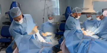 സർജറിക്കിടയിൽ പാട്ടു പാടി രോഗി, കൂടെപ്പാടി ഡോക്ടർ; വൈറൽ വിഡിയോയിലെ ഡോക്ടർ ഇവിടെയുണ്ട്!