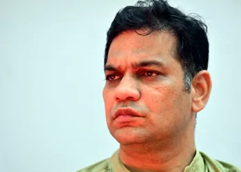 രാഹുലിനെ പ്രതിരോധിക്കാൻ സൈബർ പട, സതീശനെതിരെ ‘ചേരിതിരിഞ്ഞ്’ ആക്രമണം; ഇടപെട്ട് ദേശീയ നേതൃത്വം