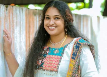 ഹൈക്കോടതി ഉത്തരവ് മറികടന്നു; ഗുരുവായൂർ ക്ഷേത്രത്തിൽ വീണ്ടും റീൽസ് ചിത്രീകരണം; ജസ്ന സലീമിനെതിരെ കേസ്