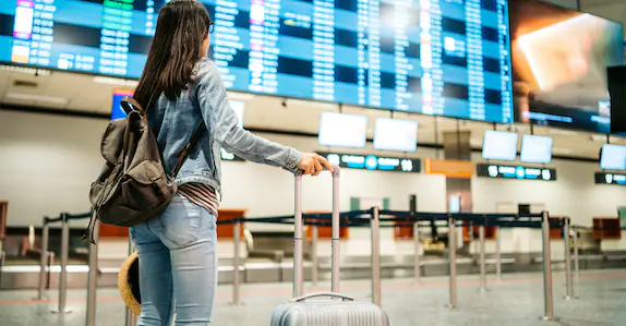 പ്രിന്റ് ചെയ്ത വീസ പാസ്പോർട്ടിൽ ഒട്ടിക്കും, വിമാനത്താവളത്തിൽ എത്തുമ്പോൾ കുടുങ്ങും; കേരളത്തിൽ 10 കോടിയിലധികം രൂപയുടെ തട്ടിപ്പ്