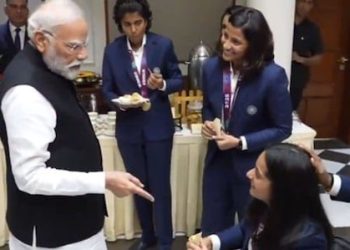 പരുക്കേറ്റ താരത്തിന് ഭക്ഷണം എടുത്തുനൽകി പ്രധാനമന്ത്രി മോദി