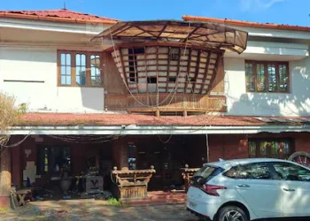 ‘തീക്കട്ടയിൽ ഉറുമ്പരിച്ചു’; മോൻസൻ മാവുങ്കലിന്റെ വീട്ടിൽ മോഷണം, ‘വിലപിടിപ്പുള്ള’ വസ്തുക്കൾ നഷ്ടമായി