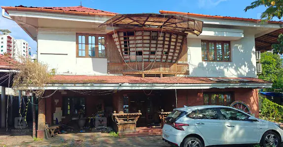 ‘തീക്കട്ടയിൽ ഉറുമ്പരിച്ചു’; മോൻസൻ മാവുങ്കലിന്റെ വീട്ടിൽ മോഷണം, ‘വിലപിടിപ്പുള്ള’ വസ്തുക്കൾ നഷ്ടമായി