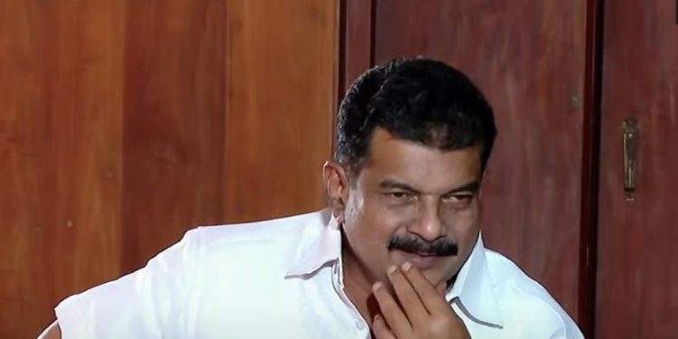 പി വി അന്‍വറിന്റെ വീട്ടില്‍ ഇ ഡി റെയ്ഡ്; സഹായികളുടെ വീട്ടിലും പരിശോധന