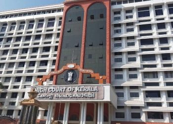 ലേസര്‍ ലൈറ്റുകള്‍ മിന്നുന്ന ബസില്‍ ഉച്ചത്തില്‍ പാട്ട് വച്ച് വിദ്യാര്‍ഥികളുടെ ഡാന്‍സ്; ഏത് സ്‌കൂളാണെന്ന് അറിയിക്കണം