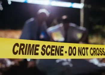 സ്ത്രീയുടെ തലയില്ലാത്ത നഗ്നശരീരം ഓടയിൽ; കൈകകൾ മുറിച്ചു മാറ്റി, കൊലപാതകമെന്ന് സംശയം