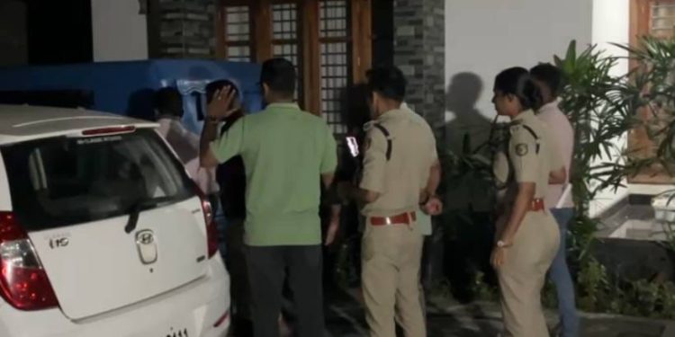 ഭക്ഷ്യക്കിറ്റ് വിവാദം; യു.ഡി.എഫ് സ്ഥാനാർത്ഥിക്കെതിരെ നടപടി വേണമെന്ന് എൽ.ഡി.എഫ്