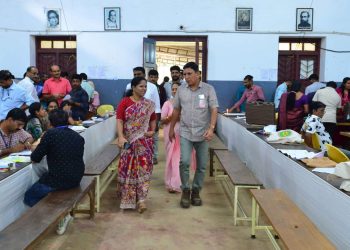 തദ്ദേശ തെരഞ്ഞെടുപ്പ്: വോട്ടിങ്‌ മെഷീനുകളുടെ കമ്മീഷനിങ്‌ ജില്ലാ കളക്ടർ വിലയിരുത്തി