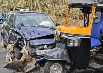 പട്ടാണിക്കൂപ്പ് ഉണ്ണിശോ പള്ളിക്ക് സമീപം കാറും ഓട്ടോറിക്ഷയും തമ്മിൽ കൂട്ടിയിടിച്ചു രണ്ടു പേർക്ക് പരിക്ക്