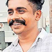 രക്തത്തിൽ കുളിച്ച് അച്ഛനും അമ്മയും, പ്രതിയെ കയർ കെട്ടി കീഴ്‍പ്പെടുത്തി പൊലീസ്