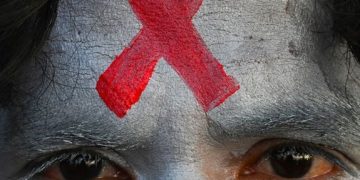 30 വർഷം മുൻപ് ആയുർവേദ ചികിത്സയിൽ യുവതി എച്ച്ഐവി നെഗറ്റീവ്?; പീഡിപ്പിക്കപ്പെട്ട അമ്മയിൽനിന്ന് എയ്ഡ്‌സ് ബാധിച്ച ആ 6 വയസ്സുകാരി