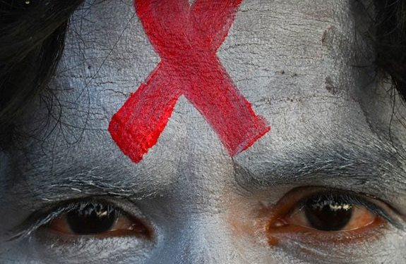 30 വർഷം മുൻപ് ആയുർവേദ ചികിത്സയിൽ യുവതി എച്ച്ഐവി നെഗറ്റീവ്?; പീഡിപ്പിക്കപ്പെട്ട അമ്മയിൽനിന്ന് എയ്ഡ്‌സ് ബാധിച്ച ആ 6 വയസ്സുകാരി