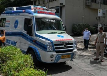 ആംബുലൻസ് ഡ്രൈവർ ഭക്ഷണം കഴിക്കാൻ പോയി; ട്രെയിനിൽ വച്ച് ഹൃദയാഘാതം ഉണ്ടായ യുവാവിന് ചികിത്സ കിട്ടാതെ മരണം