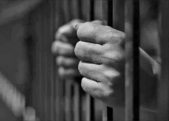 ഭക്ഷണച്ചെലവ് പങ്കിടുന്നതിനെച്ചൊല്ലി തർക്കം: സഹതാമസക്കാരനെ വെട്ടിക്കൊലപ്പെടുത്തിയ പ്രതി 25 വർഷത്തിനു ശേഷം പിടിയില്‍