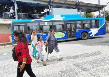 ക്രിസ്മസ് അവധിക്ക് നാട്ടിലെത്താൻ കൊള്ളനിരക്ക്; ഇൻഡിഗോ വിമാനങ്ങൾ റദ്ദാക്കിയതോടെ നിരക്ക് കുത്തനെ കൂട്ടി സ്വകാര്യ ബസുകൾ