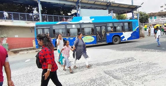 ക്രിസ്മസ് അവധിക്ക് നാട്ടിലെത്താൻ കൊള്ളനിരക്ക്; ഇൻഡിഗോ വിമാനങ്ങൾ റദ്ദാക്കിയതോടെ നിരക്ക് കുത്തനെ കൂട്ടി സ്വകാര്യ ബസുകൾ