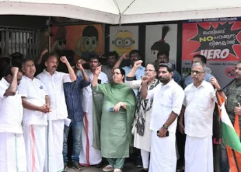 ഒൻപതു വയസുകാരിയോട് ലൈംഗികാതിക്രമം; 17കാരനെ പിടികൂടിയ പിതാവിനെതിരെ കേസ്, സ്റ്റേഷൻ ഉപരോധിച്ച് കോൺഗ്രസ്