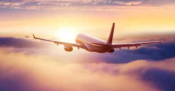 നാട്ടിൽ പോയി വരാൻ വേണം മുക്കാൽ ലക്ഷം, കുതിച്ചുയർന്ന് വിമാനനിരക്ക്